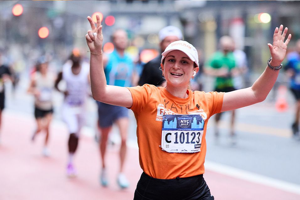 Fred’s Team runner and cancer research fundraiser Katie running the United Airlines NYC Half.